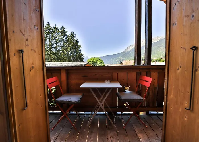 Lessy - Centre Village - Aravistour Apartament